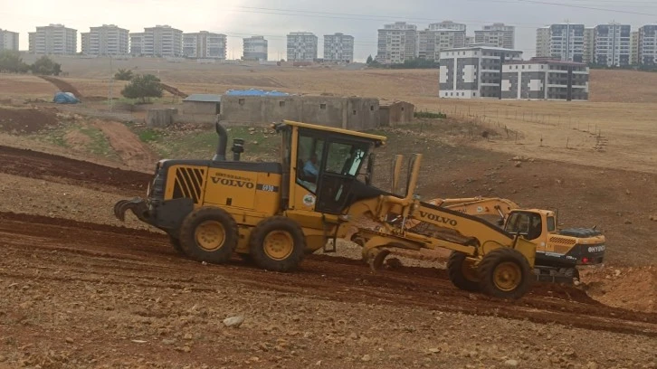 Siirt Belediyesi İmara Yeni Açılan Alanlarda’ki Yolları Açmaya Başladı