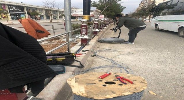Siirt Belediyesi kent merkezini ışıklandırıyor