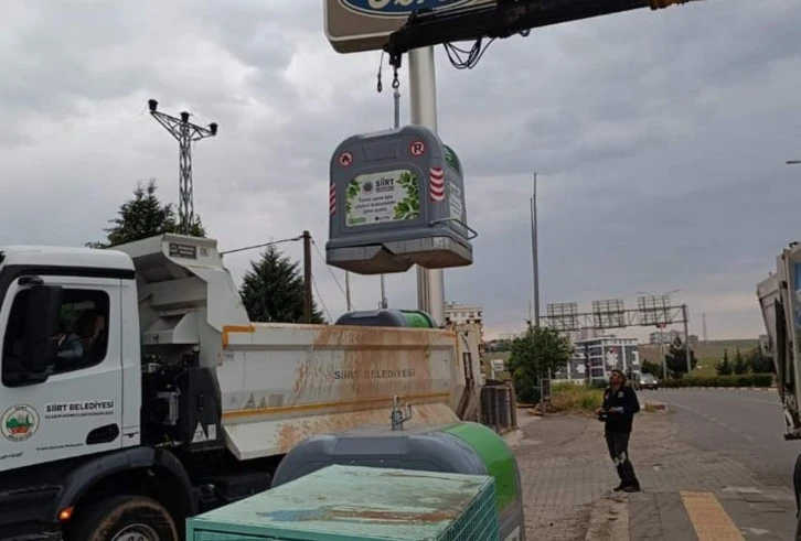 Siirt Belediyesi Kenti Daha Yaşanabilir Kılmak İçin Çöp Konteynerlerini Yeniliyor