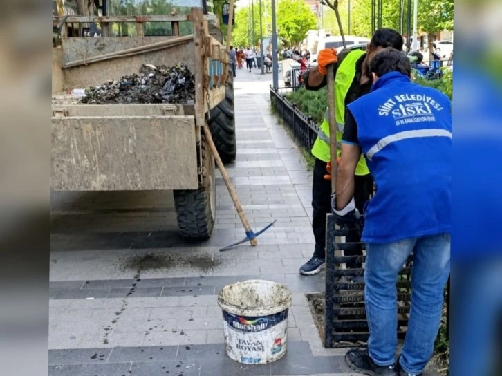 Siirt Belediyesi Mazgal Ve Rögarlara Sıkışan Atıkları Temizliyor