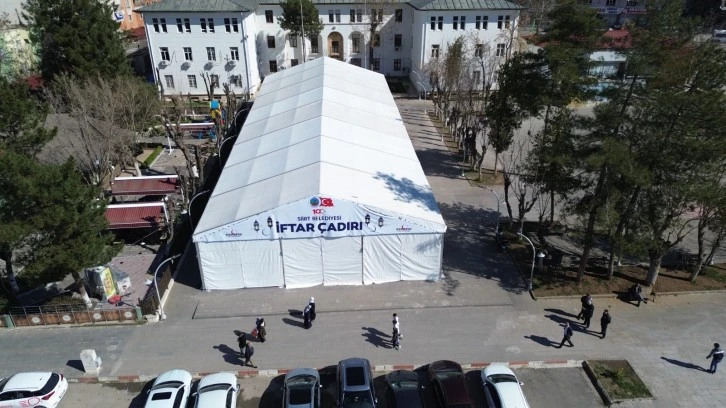 Siirt Belediyesi'nden Bin Kişilik İftar Çadırı Hizmeti