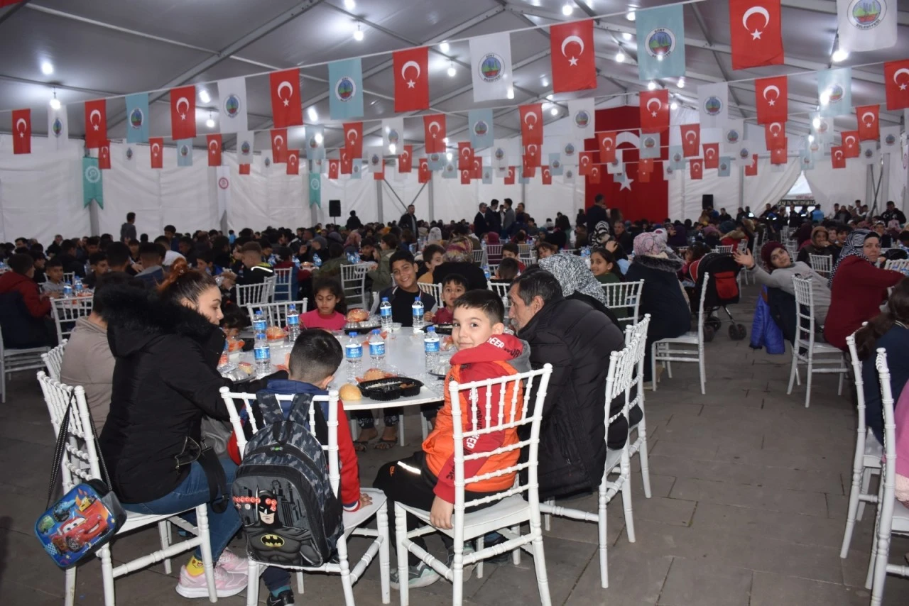 Siirt Belediyesi&rsquo;nden Ramazan&rsquo;da Her G&uuml;n 500 Kişiye İftar Ve Sıcak Yemek Desteği