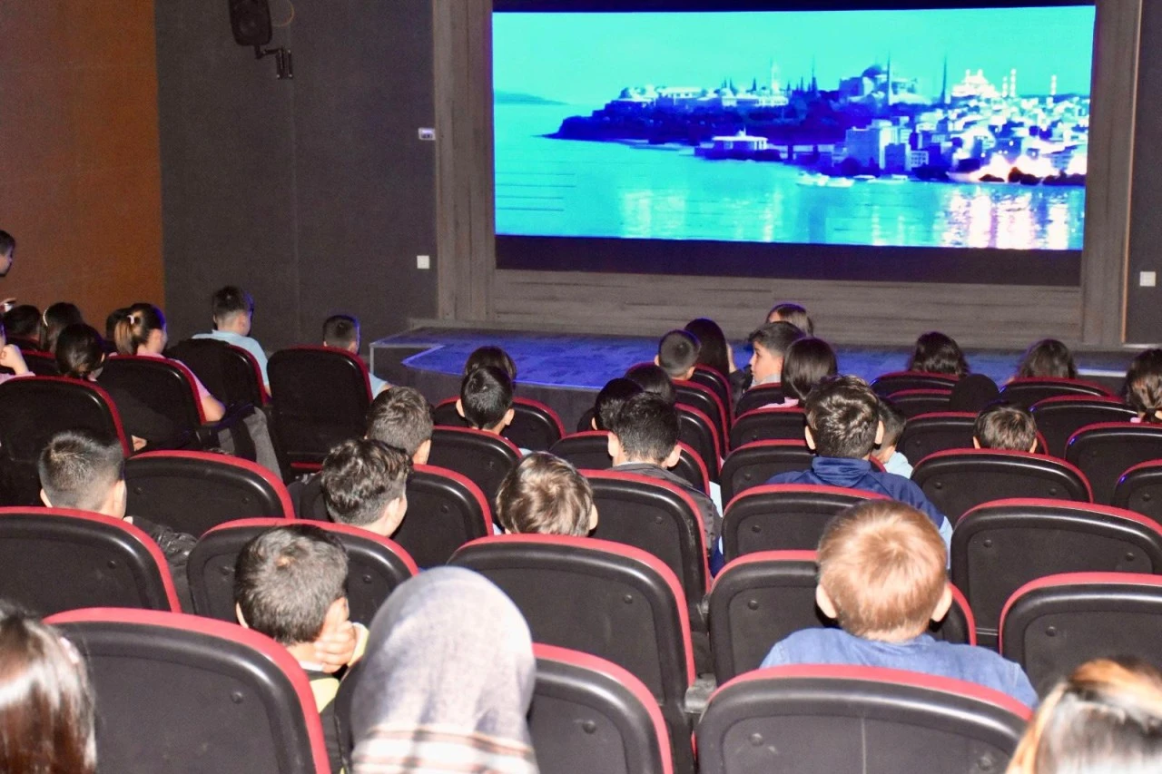 Siirt Belediyesi, &Ouml;ğrencileri Sinemayla Buluşturuyor