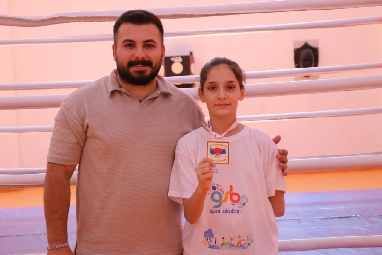 Siirt Boksta Tarih Yazdı: İlk Kadın Türkiye Şampiyonu...