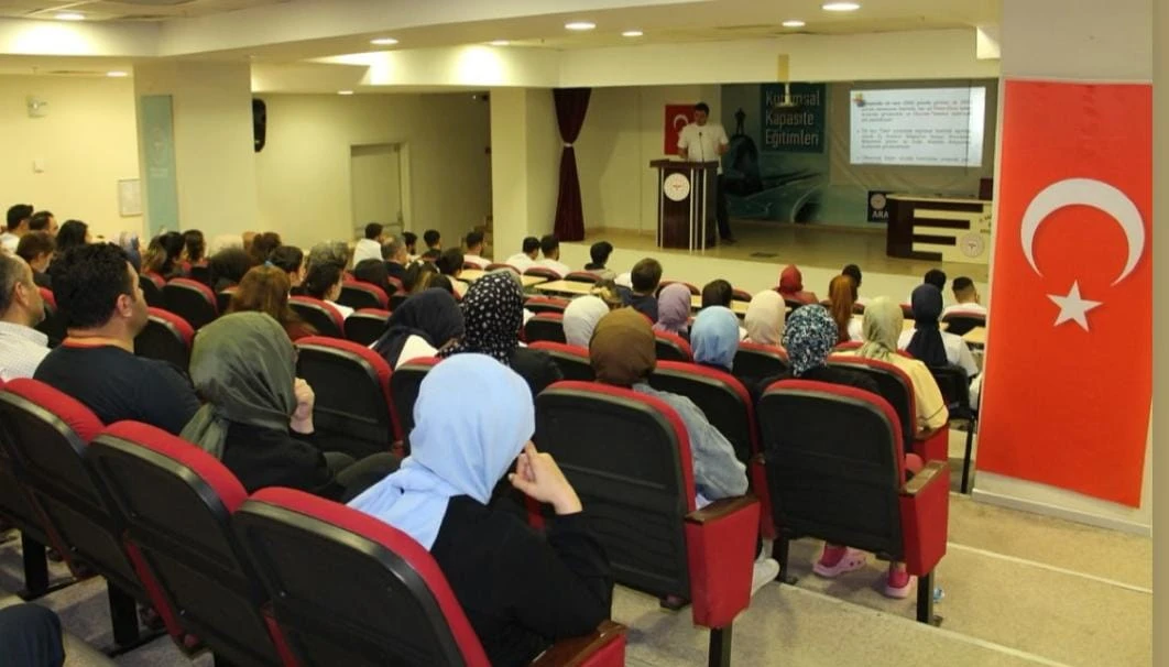 Siirt Eğitim ve Araştırma Hastanesi’nde Kızamık ve Kırım Kongo Kanamalı Ateşi Eğitimi Düzenlendi