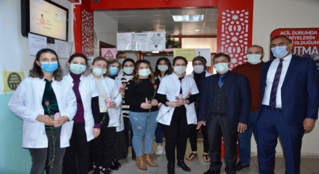 Siirt İl Sağlık Müdürlüğü kadın sağlıkçıları unutmadı