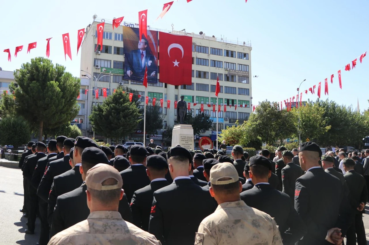 Siirt&rsquo;in Şeref G&uuml;n&uuml; T&ouml;renlerle Kutlandı