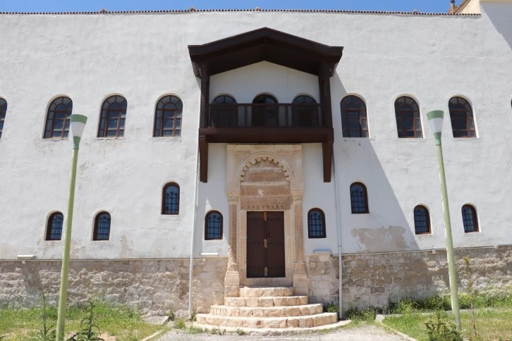 Siirt'in tarihi ahşap kapılarının kayıt altına alınması için alan araştırması yapıldı