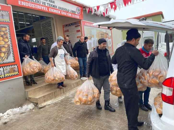 Siirt Meslek Lisesinden Deprem Bölgesine Yardım