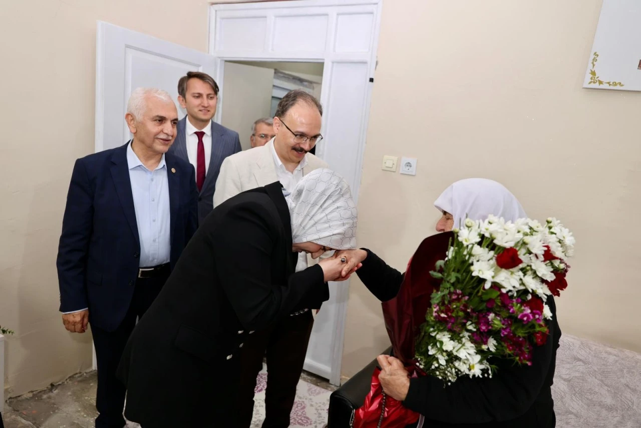 Siirt Protokolünden Şehit Ailesine Ziyaret