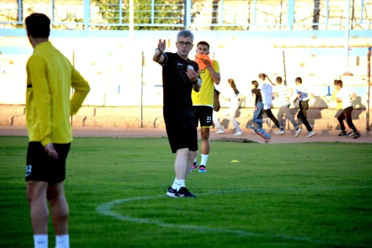 Siirt Spor Teknik Direktörü Sinan Bayraktar: “Son iki maçta direklere takıldık”