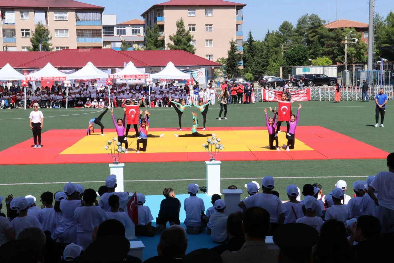 Siirt’te 19 Mayıs Atatürk'ü Anma, Gençlik Ve Spor Bayramı Coşkuyla Kutlandı