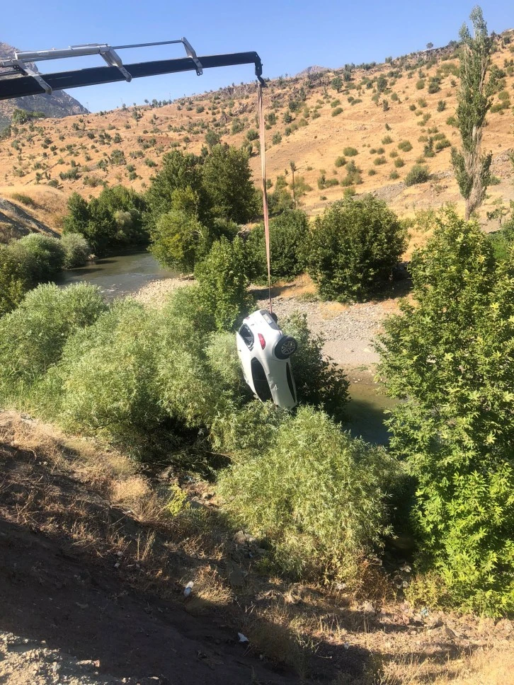 Siirt’te araç köprüden uçta sürücü kazayı yara almadan atlattı