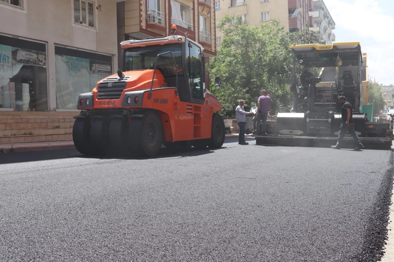 Siirt’te Asfalt Mesaisi Sürüyor