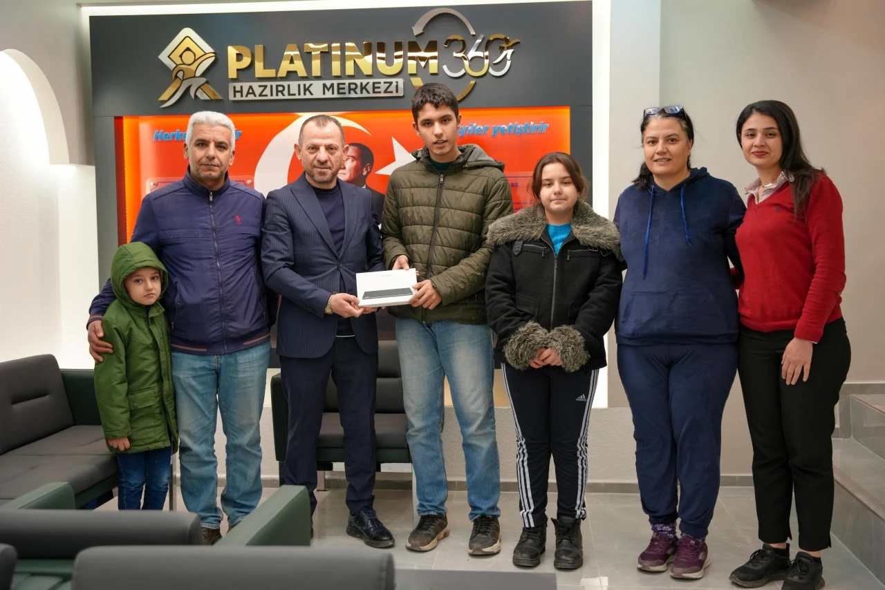 Siirt'te başarılı &ouml;ğrencilere &ouml;d&uuml;l verildi
