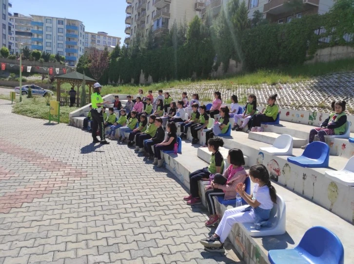 Siirt’te çocuklara trafik eğitimi verildi