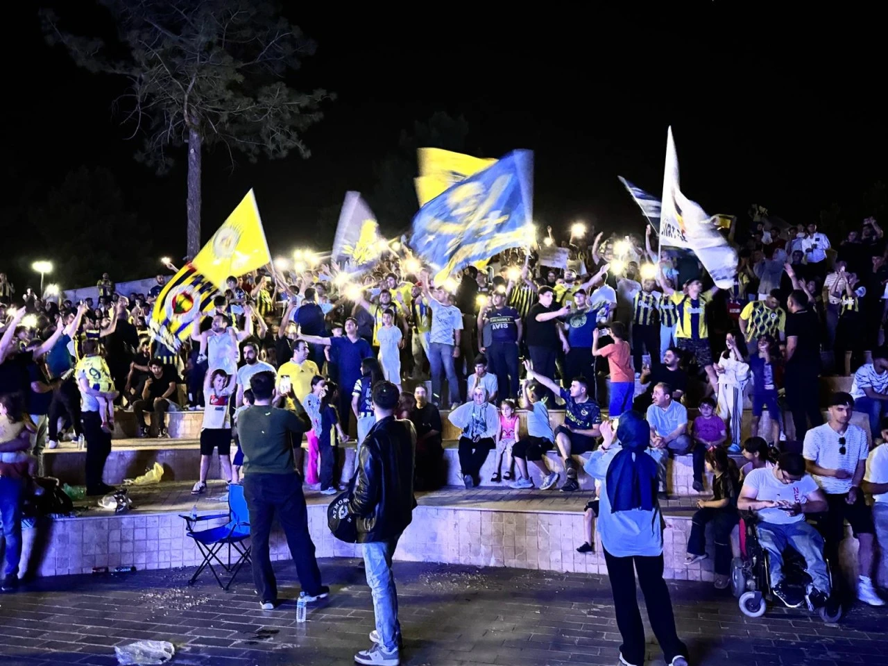 Siirt'te Fenerbahçe taraftarları şampiyonluğunu kutladı