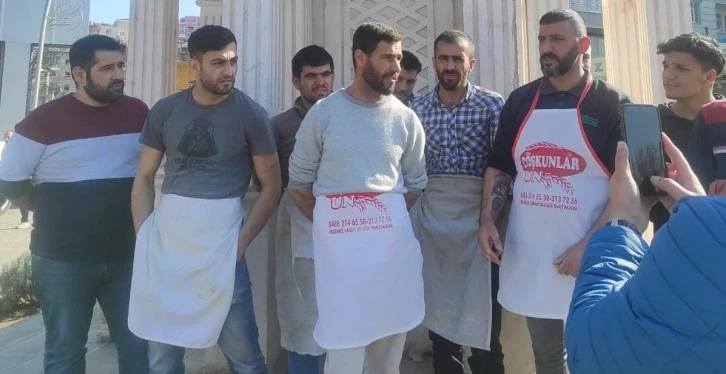 Siirt'te Fırıncılar İş Bıraktı, Ekmeği Patronlar Çıkardı