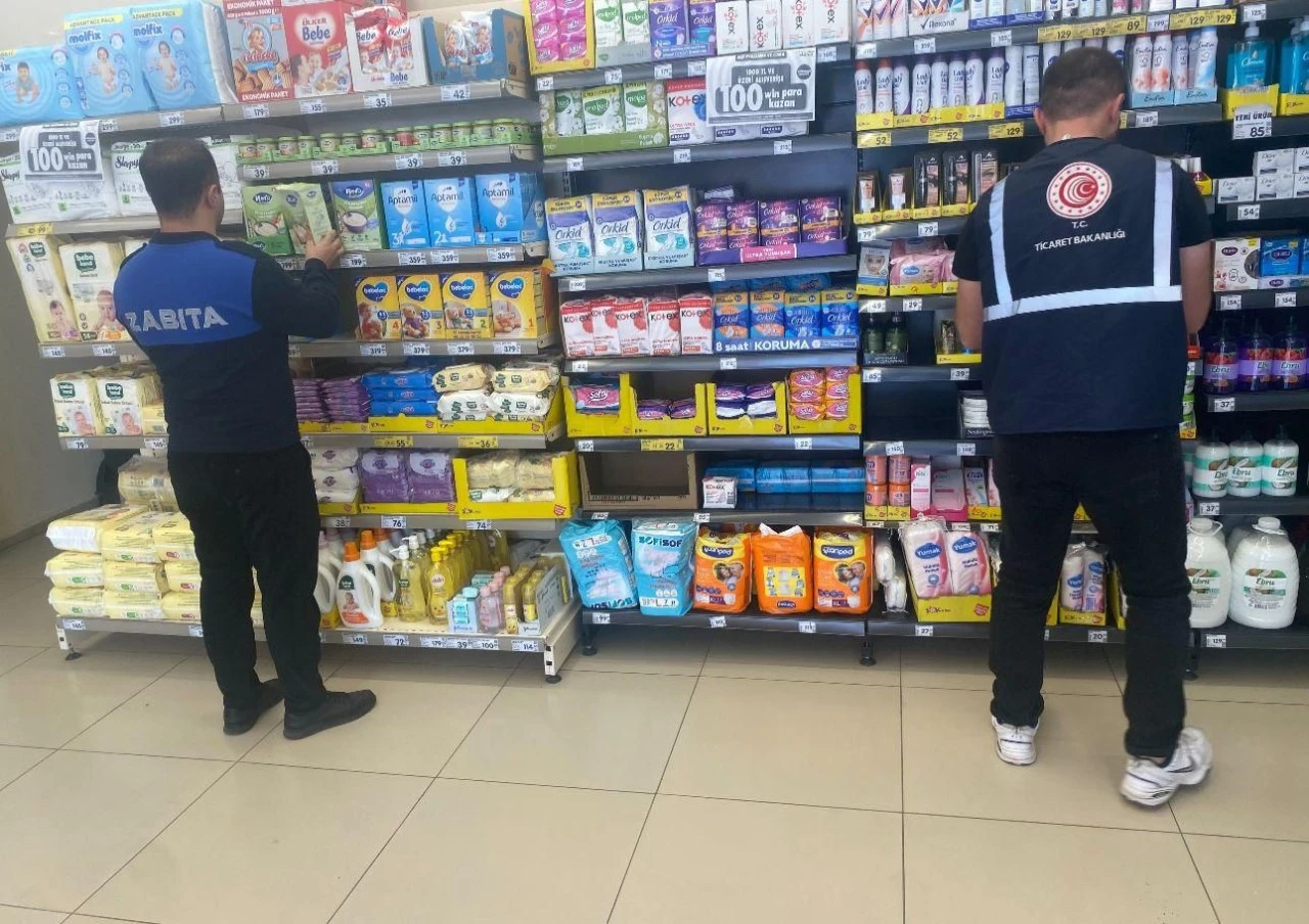 Siirt&rsquo;te fiyat etiketi denetimi: Usuls&uuml;zl&uuml;klere yaptırım