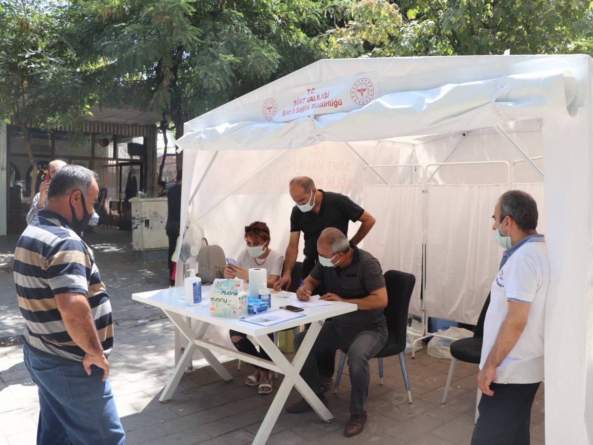 Siirt'te gece-gündüz aşı yapılıyor