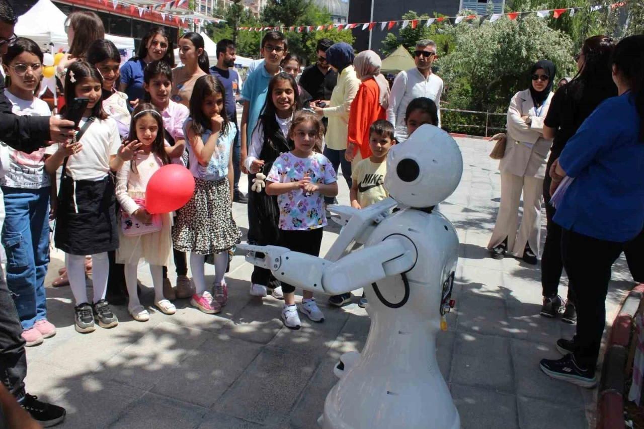Siirt'te Geleceğin yıldızları bilim şenliğinde buluştu