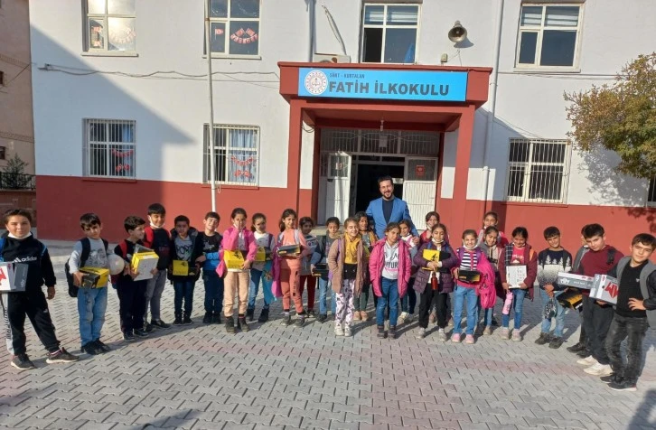 Siirt’te ilkokul öğrencilerine yardım