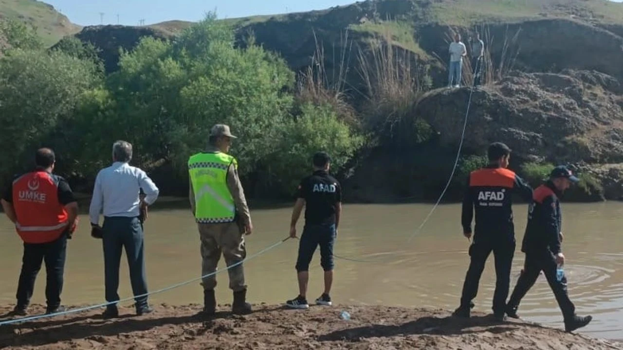 Siirt'te Kezer Çayı'na Giren Çocuğun Cansız Bedenine Ulaşıldı