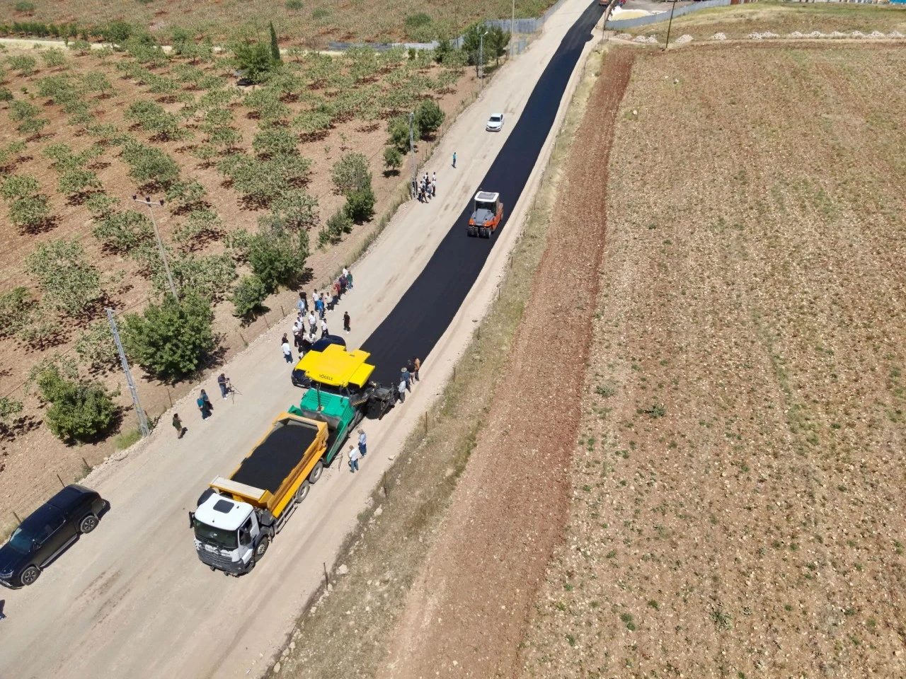 Siirt’te Kırsal Grup Köy Yolları Sıcak Asfaltla Buluşuyor!