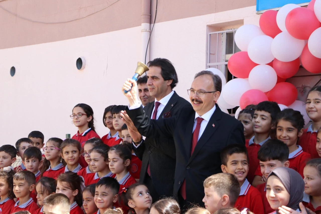 Siirt'te Okullarda İlk Ders Zili &Ccedil;aldı