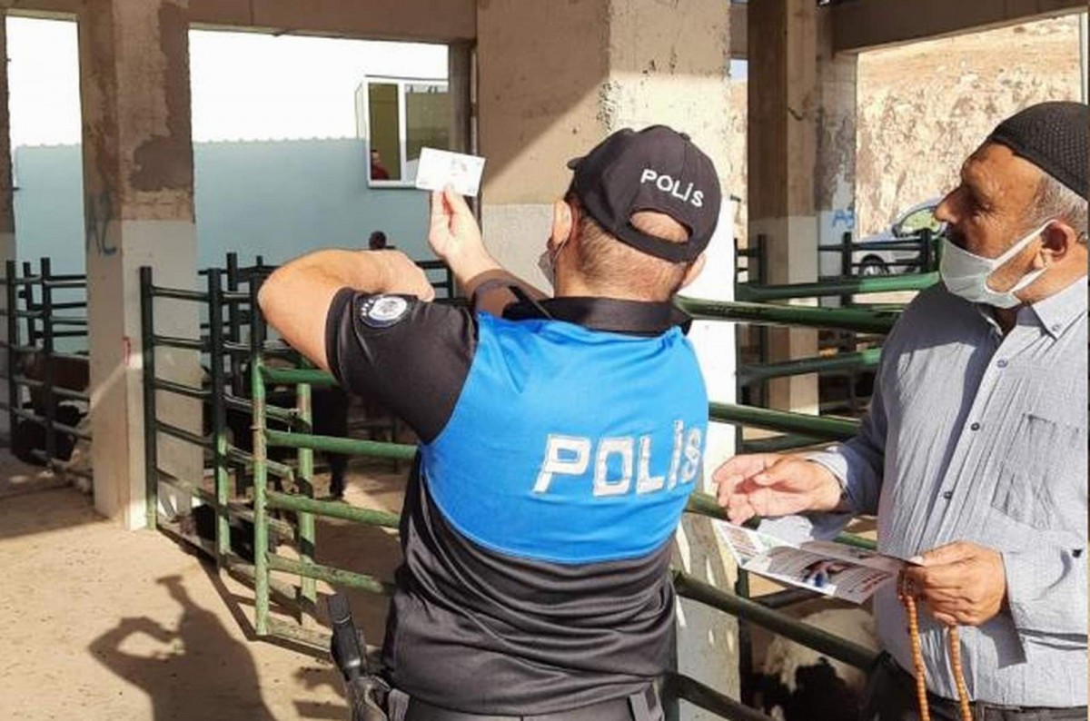 Siirt'te polis ekipleri, besicileri ve vatandaşları "sahte paraya" karşı uyardı