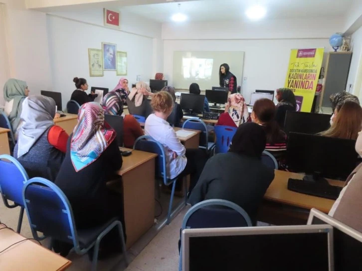 Siirt'te polis ekipleri KADES uygulamasını tanıttı