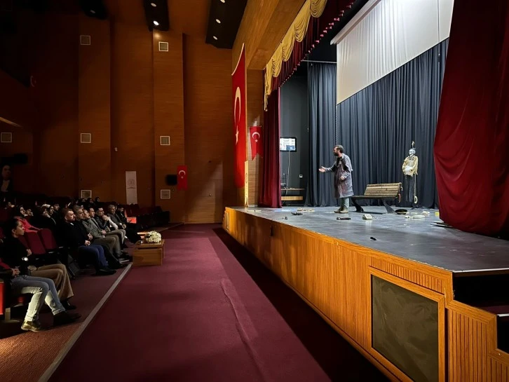 Siirt'te &quot;Bu Bir Sır&quot; Tiyatrosu Sahnelendi