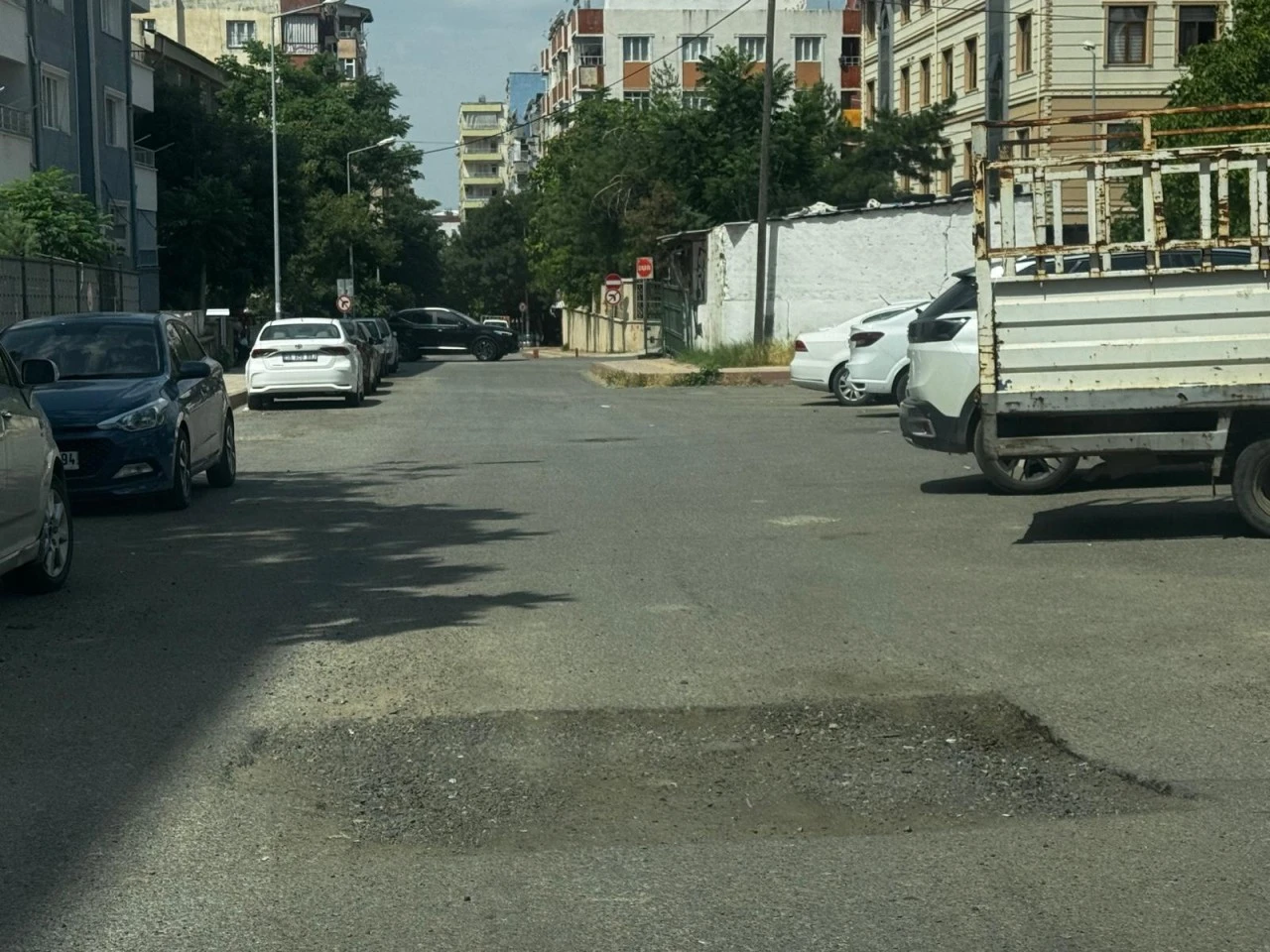 Siirt'te s&uuml;r&uuml;c&uuml;ler yollardan dert yanıyor