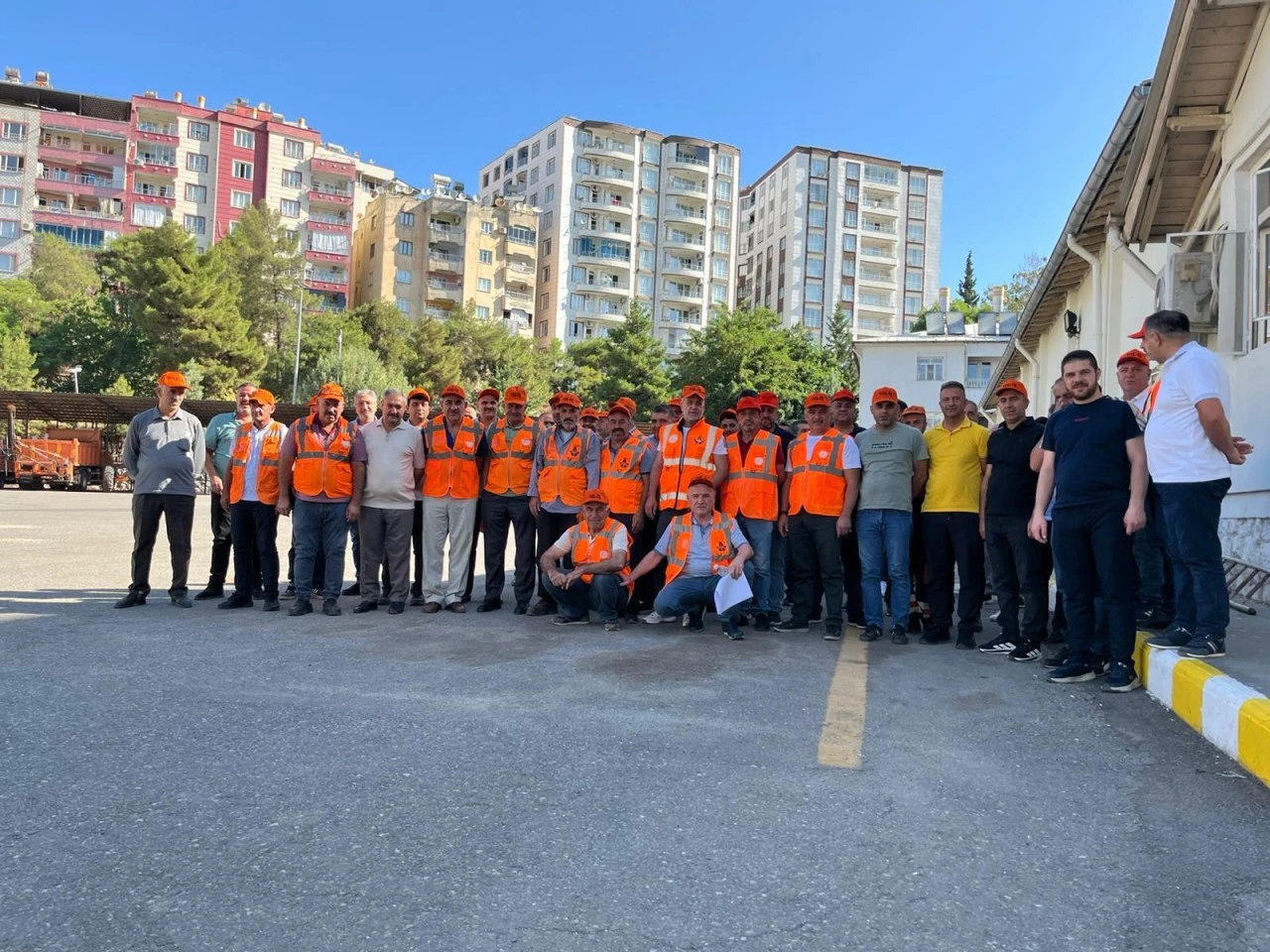 Siirt'te Türkiye Yol-İş Sendikası'ndan &quot;Hakkımızı İstiyoruz&quot; Açıklaması