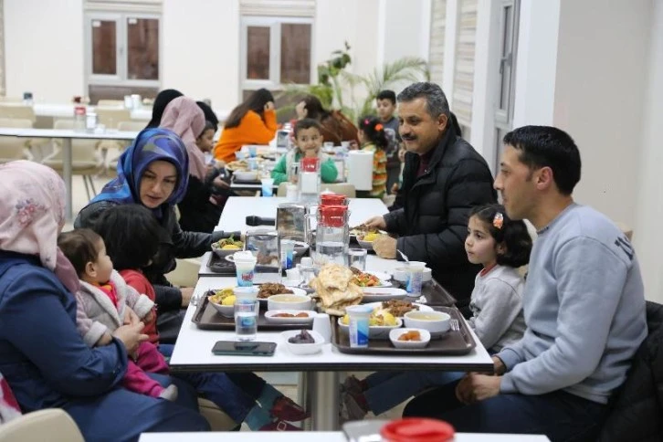 Siirt Üniversitesi Depremzedeleri İftarda Ağırladı