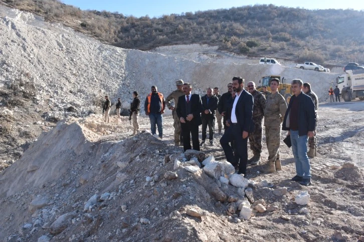 Siirt Valisi Hacıbektaşoğlu, Eruh ilçesinde ulaşım yatırımlarını denetledi