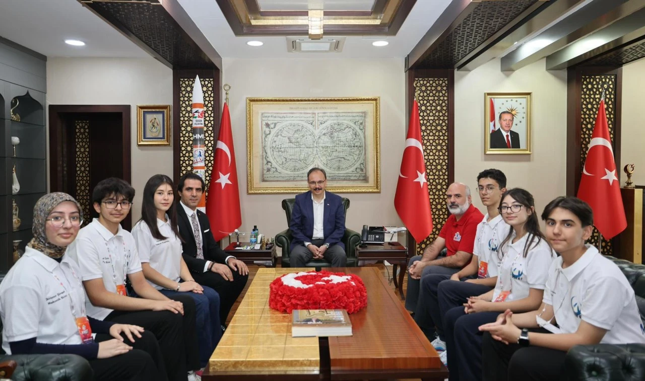 Siirt Valisi Kızılkaya, TEKNOFEST&rsquo;te T&uuml;rkiye 4.&rsquo;S&uuml; Olan Gen&ccedil;leri Tebrik Etti
