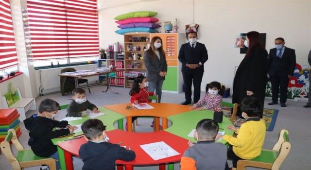 Siirt Valisi'nin eşinden kurs ziyareti