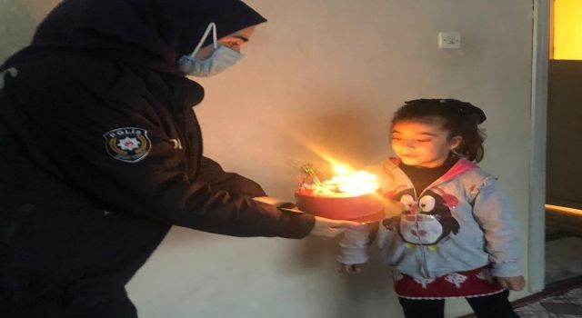 Siirt'te Rabia'ya polisten 'doğum günü' sürprizi