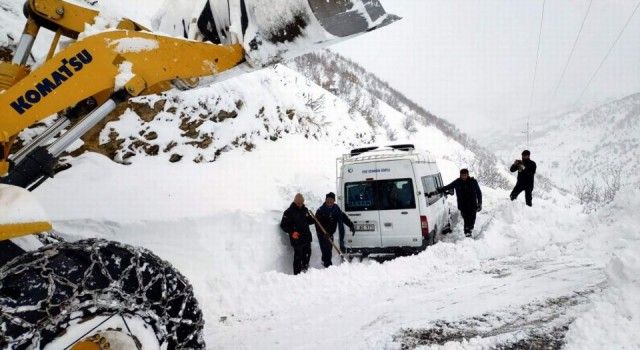 Siirt'te karla mücadele sürüyor