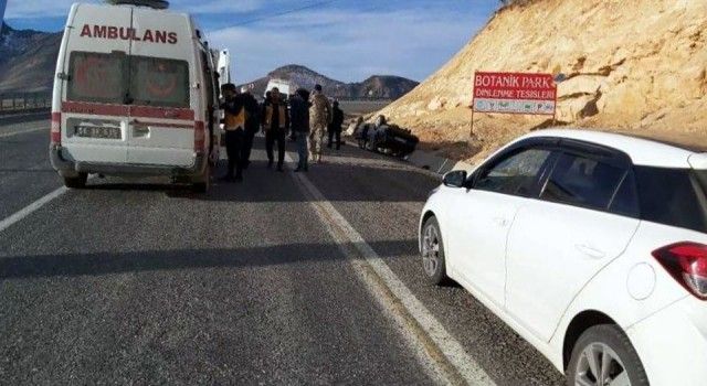 Siirt'te lastiği patlayan otomobil takla attı: 5 yaralı