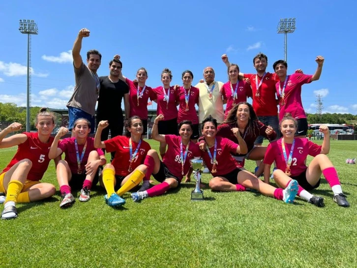 SİÜ Kadınlar Futbol Takımı Şampiyon Oldu