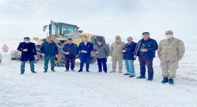 Sivas Kangal'da köy yolları açıldı