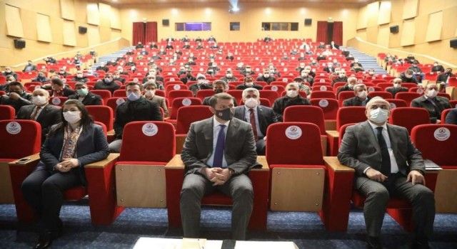 Sivas Valisi Ayhan'dan muhtarlara 'vatandaş odaklı' hizmet çağrısı