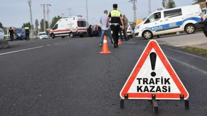 Son dakika! Erzincan'da yolcu otobüsü devrildi: Çok sayıda yaralı var