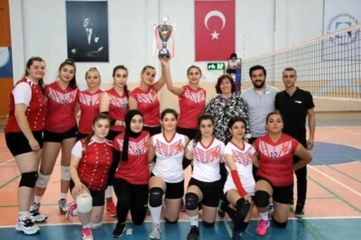 Son dakika haber... NEVÜ Kadın Voleybol Takımı 1. Lig'e Yükseldi