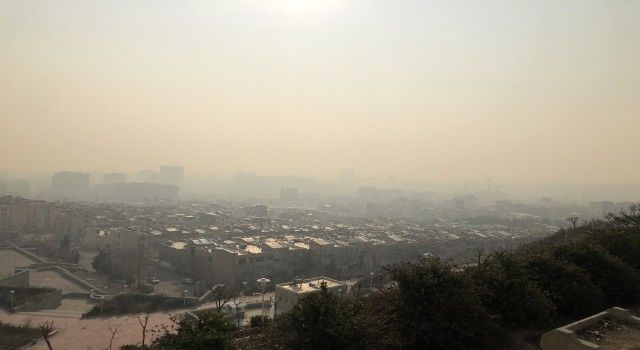 Tahran'da hava kirliliği kritik seviyede