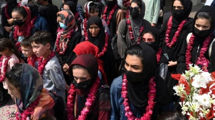 Taliban'dan kaçan Afgan kadın futbolcular İngiltere'de: 'Ev ev arandılar, travma yaşa