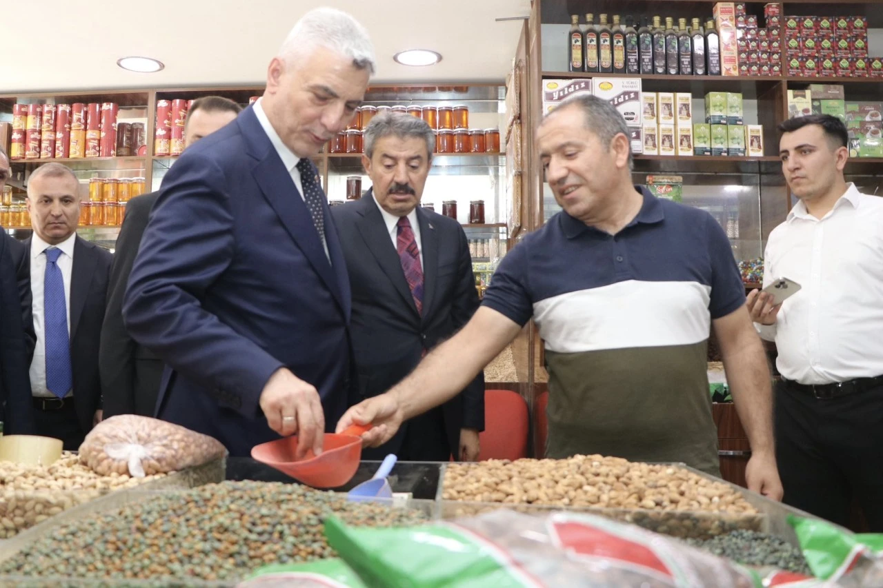 Ticaret Bakanı &Ouml;mer Bolat, Siirt&rsquo;te Esnaf ve Vatandaşlarla Buluştu
