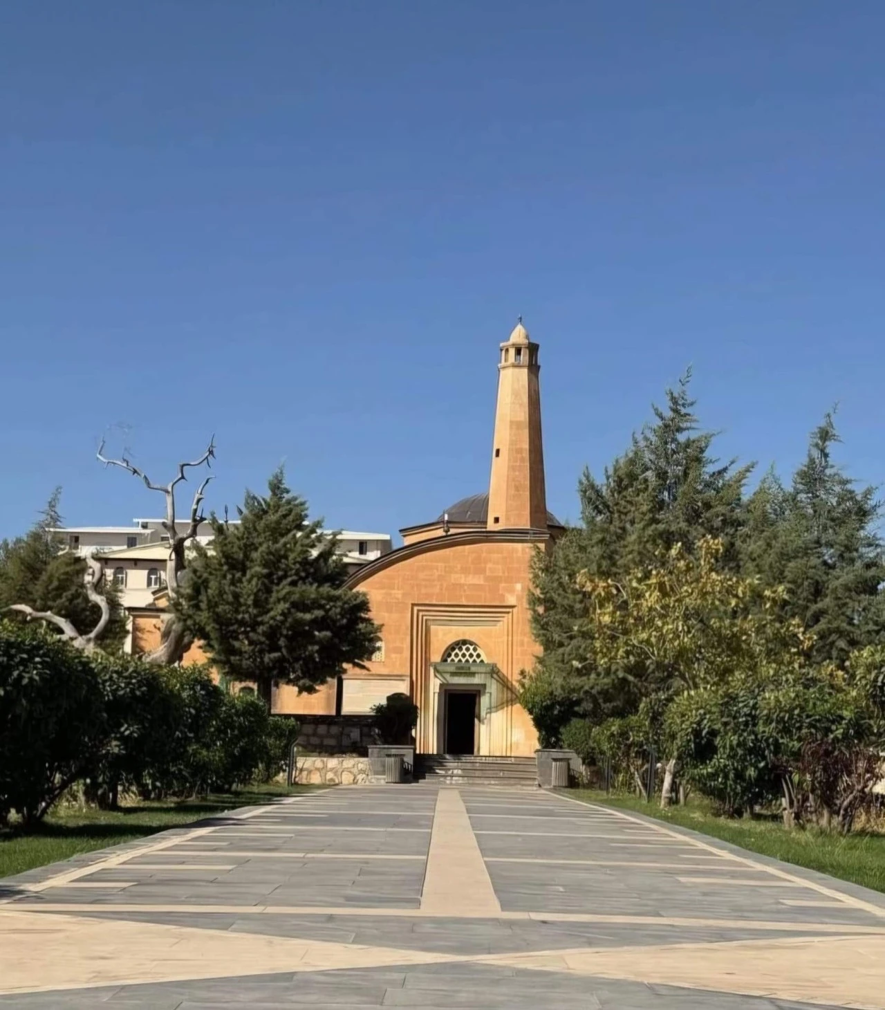 Tillo'da T&uuml;rbe Ziyarete Kapatılıyor